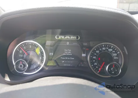 2019 Ram 1500 Laramie 4X4 5'7 Box z USA, uszkodzony, nr VIN 1C6SRFJT2KN638175